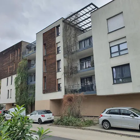 F2 Apartment *